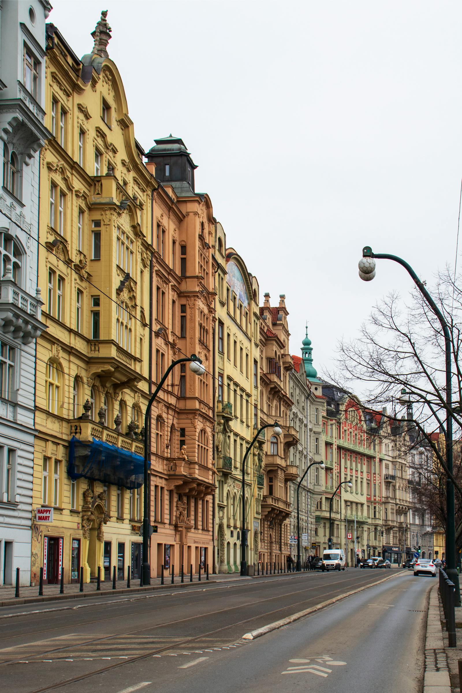 Reprezentativní činžovní domy s ornamentální fasádou — Praha 2